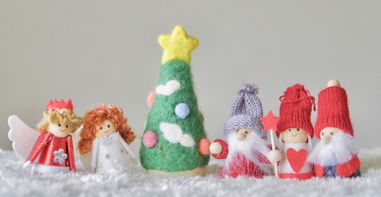 クリスマスツリーと人形たち